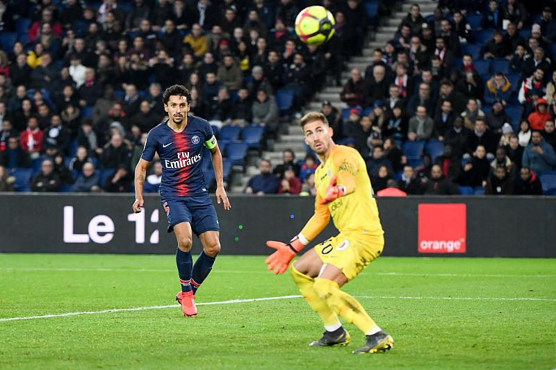 在网球赛场 在网球赛场