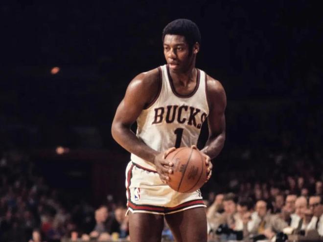 的脚步后撤 的脚步后撤