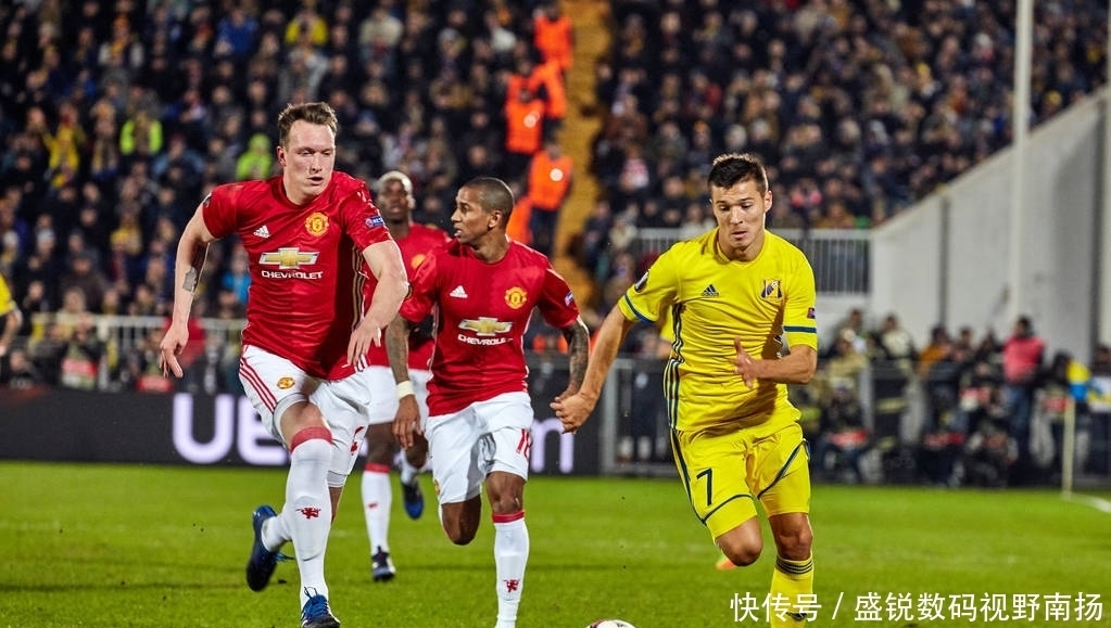 在同一年中 在同一年中