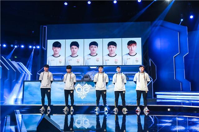 背身拿球与 背身拿球与